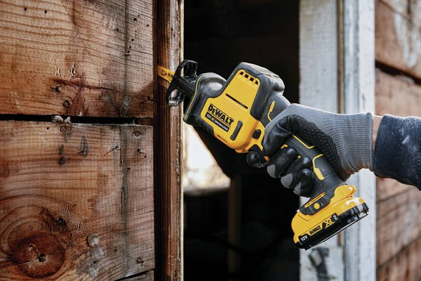 Pilarka szablasta Dewalt DCS312D2