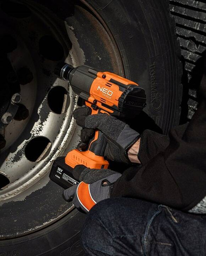 Klucz udarowy Neo Tool 04-618 z zestawem zasilającym Graphite 58GE131