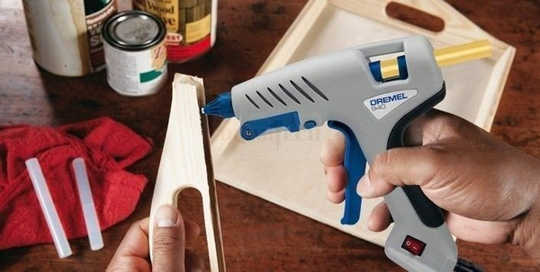 Dremel Glu Gun 940-3 - Pistolet do kleju + 3 sztyfty kleju