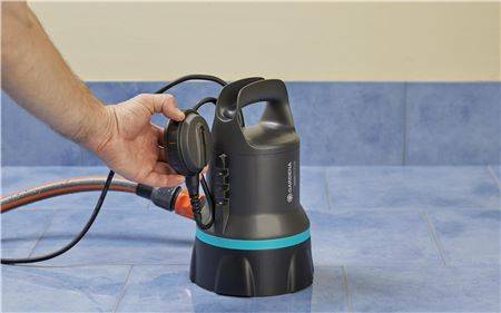 Pompa zanurzeniowa do czystej wody 9000 GARDENA 09030-20