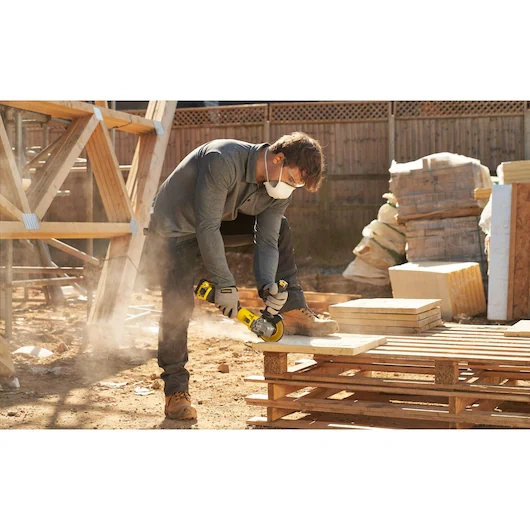 Szlifierka kątowa Stanley Fatmax SFMCG710M1T-QW