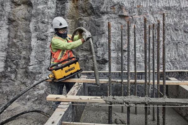 Wibrator do betonu Dewalt DCPS320N