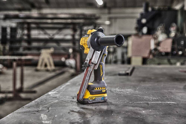 Pilnik taśmowy Dewalt DCM200E2T