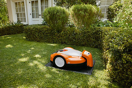 Inteligentny robot koszący do trawników STIHL RMI 632