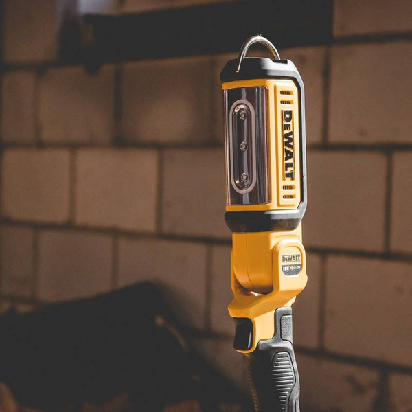 Latarka DeWalt DCL050