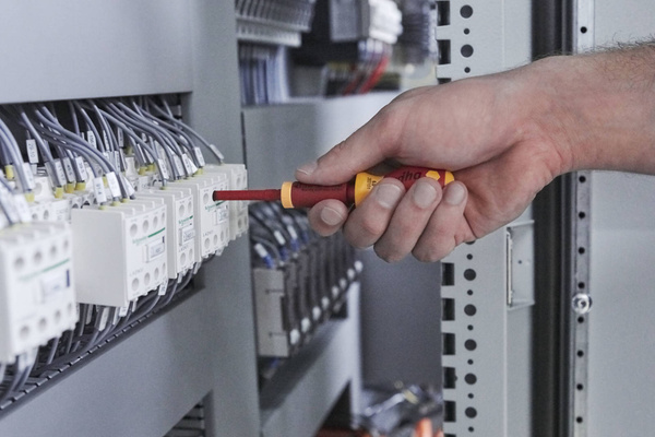 Wkrętak z uchwytem na bity zestaw slimVario® electric Wiha 41230