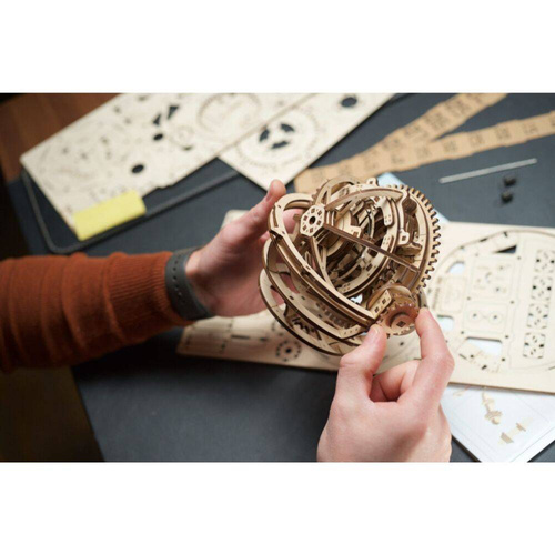 Zegar stołowy z tourbillonem Sky Watcher UGEARS 70162