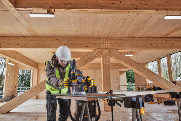 Frezarka Dewalt DCW620NT