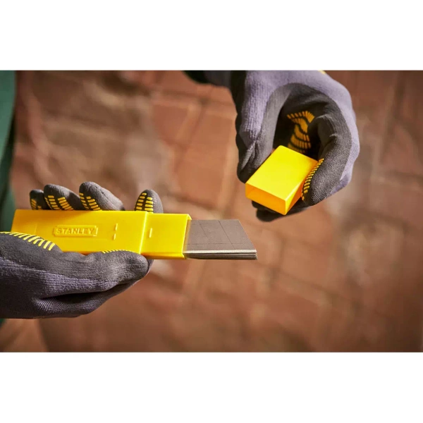 Zestaw 20 szt. ostrzy łamanych 25 mm Stanley 1-11-325