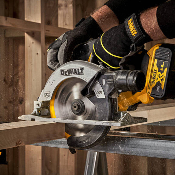 Pilarka tarczowa DeWALT DCS565N