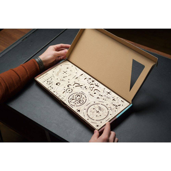 Zegar stołowy z tourbillonem Sky Watcher UGEARS 70162