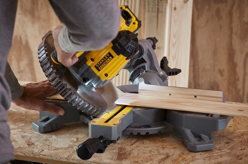 Ukośnica Stanley Fatmax SFMCS701M1