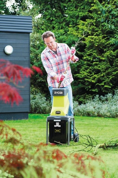 Rozdrabniacz do gałęzi 2500W Ryobi RSH2545B
