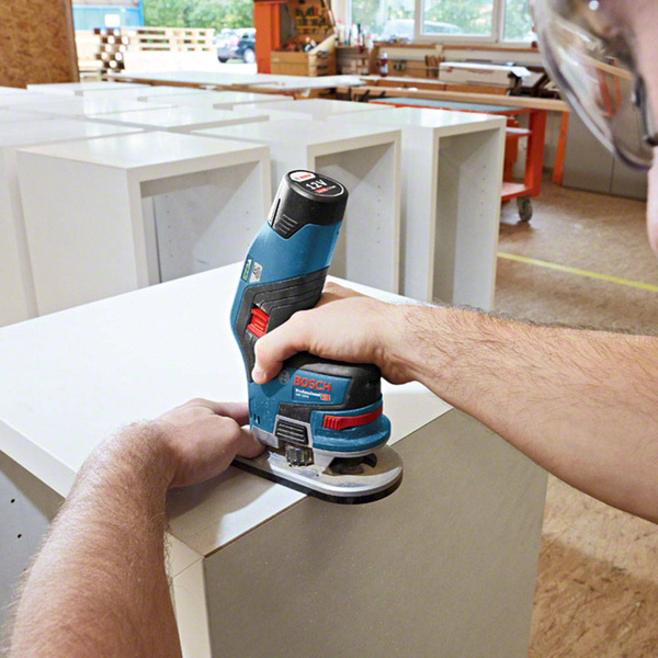 Frezarka górnowrzecionowa Bosch GKF 12V-8