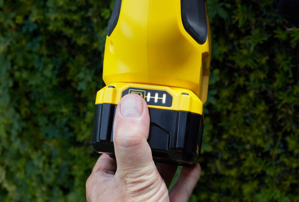 Nożyce do żywopłotu na wysięgniku Stanley Fatmax SFMCPH845M1-QW-outlet