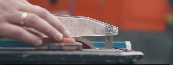 Akumulatorowa przecinarka do glazury Dedra DED6900