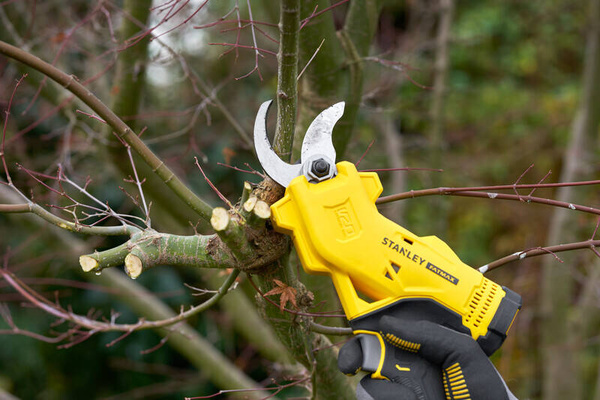 Sekator akumulatorowy Stanley Fatmax SFMCPP32B