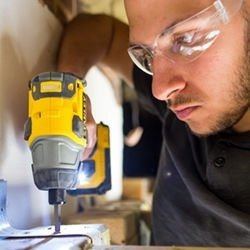 Akumulatorowa zakrętarka udarowa Stanley Fatmax FMC647D2T