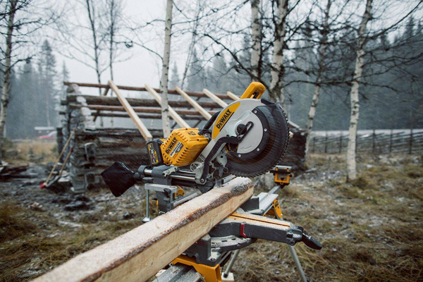 Ukośnica DeWalt DHS780T2A