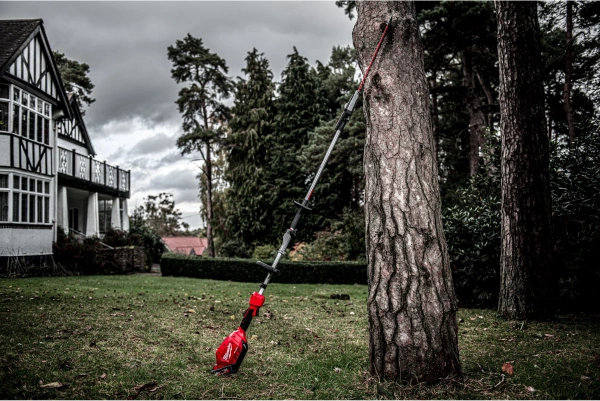 Nożyce do żywopłotu Milwaukee M18 FOPH-HTA przystawka QUIK-LOK