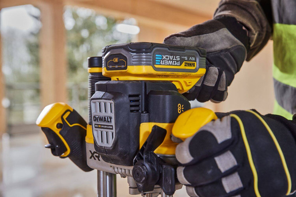 Frezarka Dewalt DCW620N