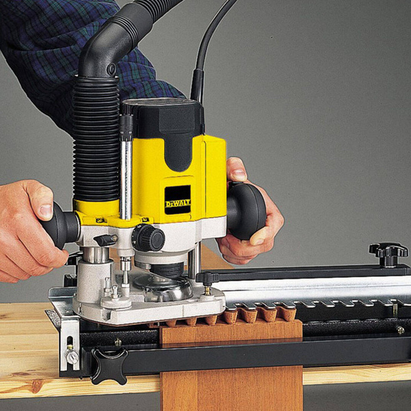 Frezarka górnowrzecionowa DeWALT DW622KT