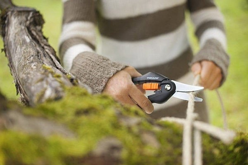 Sekator kowadełkowy Fiskars P25