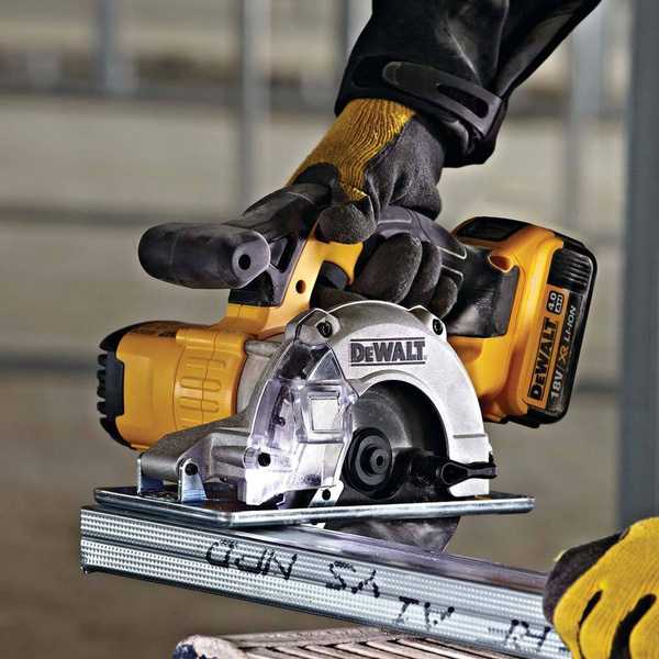 Pilarka tarczowa Dewalt DCS373N