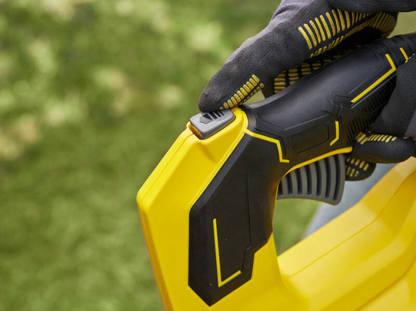 Dmuchawa do liści Stanley Fatmax SFMCBL730M1