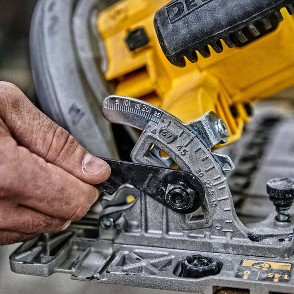 Pilarka tarczowa DeWalt DWE576K