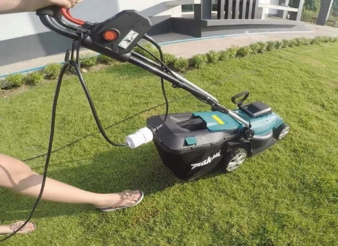 Kosiarka elektryczna Makita ELM4120 do 600m2 1600 Watt 41 cm