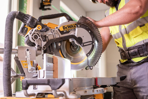 Ukośnica Dewalt DCS782N