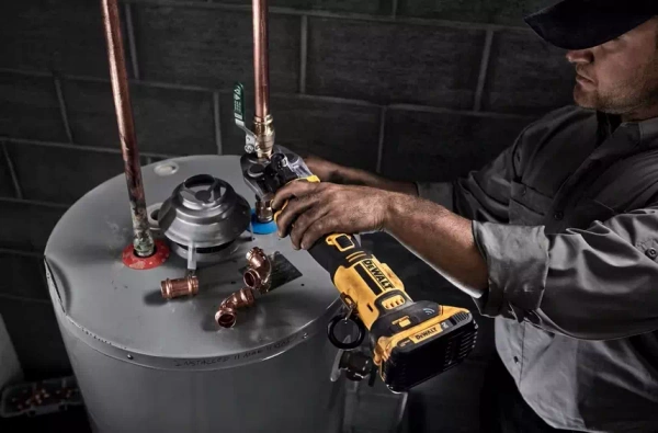 Zaciskarka do rur Dewalt DCE210D2K