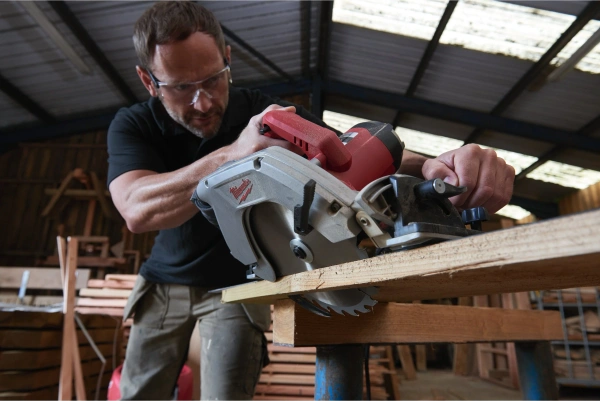 Pilarka tarczowa Milwaukee CS 85 CBE