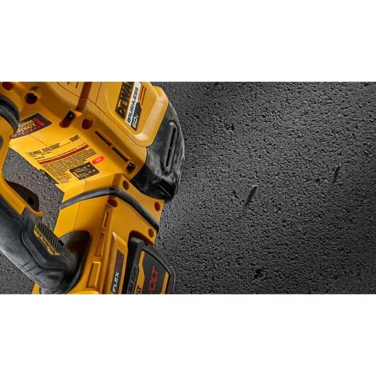 Młot udarowy Dewalt DCH832X2