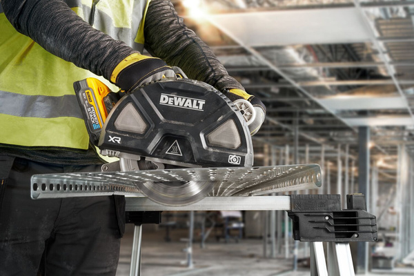 Przecinarka do metalu Dewalt DCS383H2