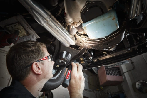 Latarka akumulatorowa z regulacją wiązki Milwaukee L4 TMLED-301