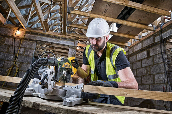 Ukośnica Dewalt DWS774