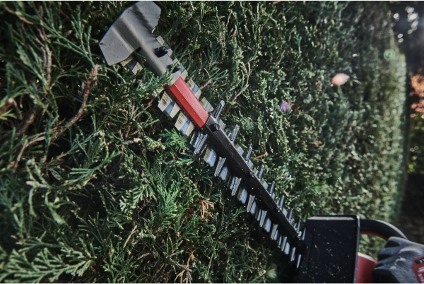 Nożyce do żywopłotu akumulatorowe Milwaukee M18 FHET60-0