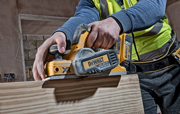 Strug Dewalt DCP580P2