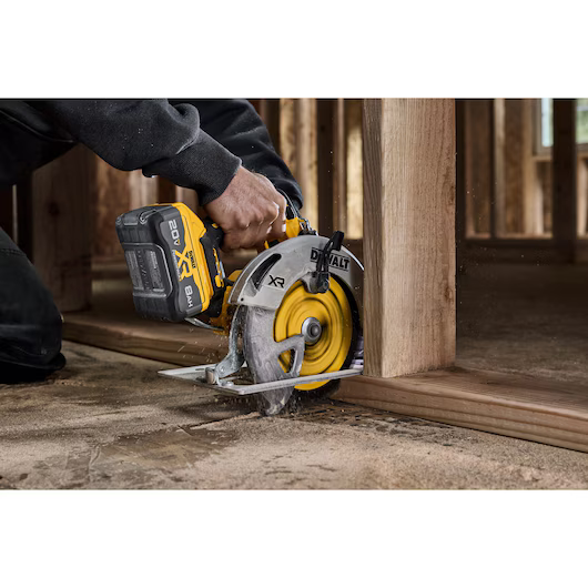Pilarka tarczowa Dewalt DCS590N