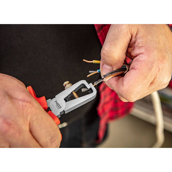 Szczypce do ściągania izolacji NEO Tools 160mm 1000V 01-229