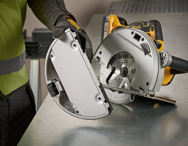 Przecinarka do metalu Dewalt DCS383H2