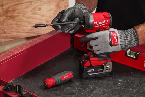 Wkrętak Milwaukee 14w1 z bitami udarowymi Shockwave™