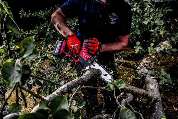 Mini pilarka łańcuchowa Milwaukee M18 FHS20-0