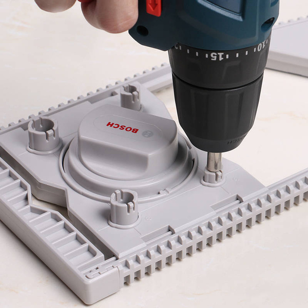 Przyrząd do centrowania Bosch do piły otwornicy i wierteł