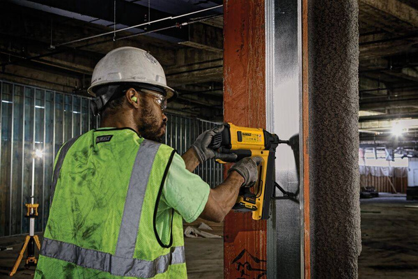 Gwoździarka akumulatorowa na gaz Dewalt DGN845N-XJ