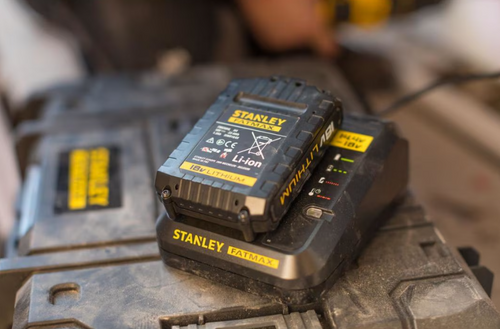 Ładowarka wielonapięciowa 14,4-18 V 2A Stanley Fatmax FMC692L