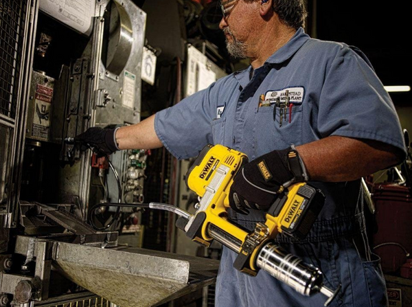 Smarownica Dewalt DCGG571NK