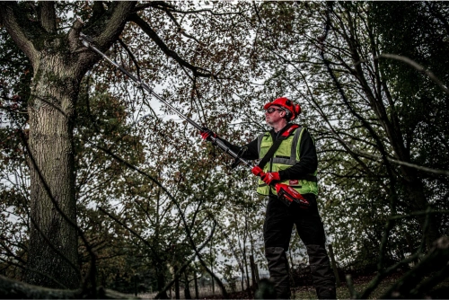 Pilarka łańcuchowa do gałęzi Milwaukee M18 FOPH-CSA przystawka QUIK-LOK